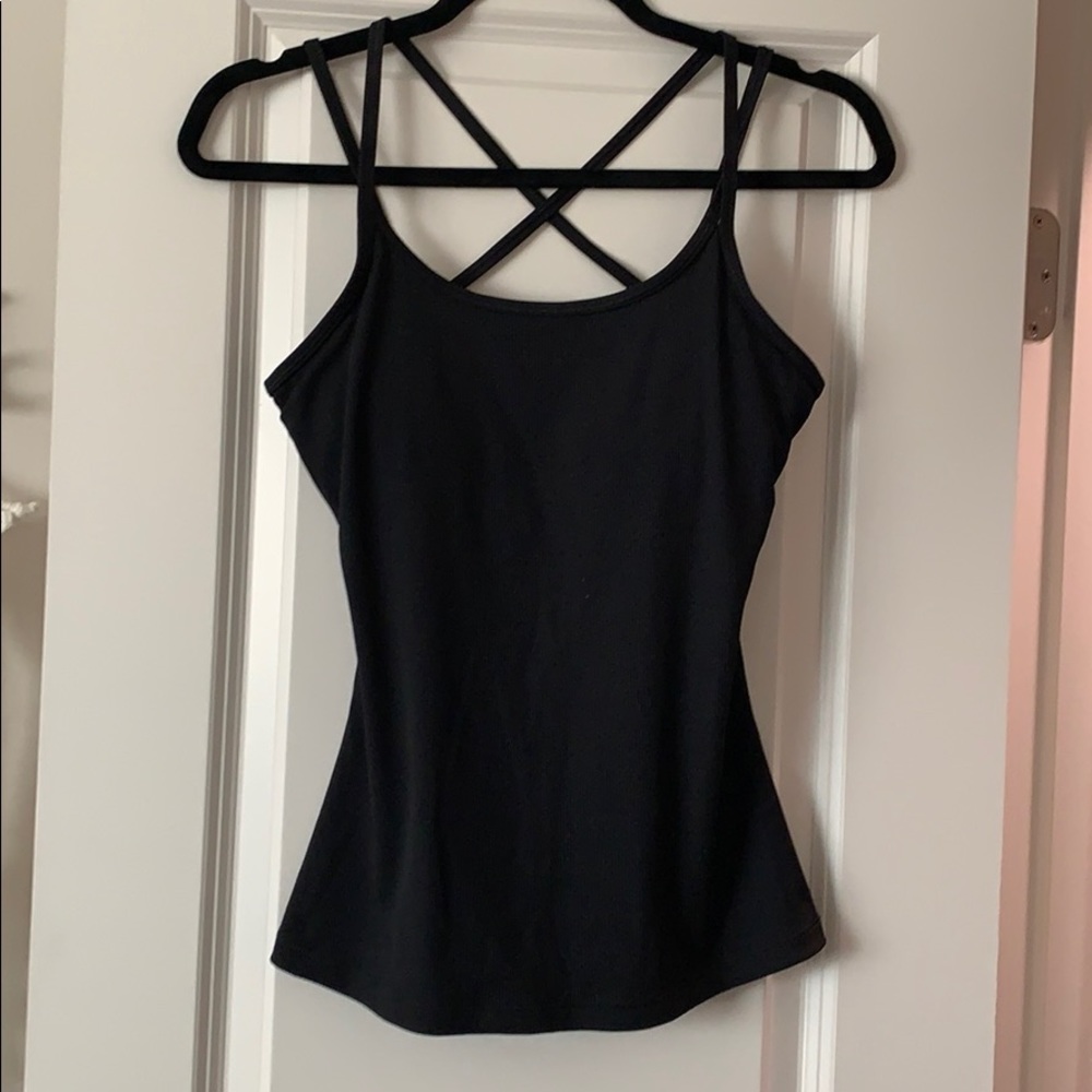 Black active tank top